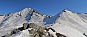 46 Vista su Cima Valle a dx appena discesa e verso il Pizzo delle segade a sx 